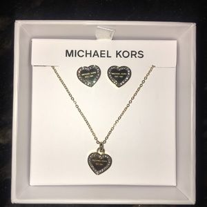 💝Michael Kors Necklace & earring set !!